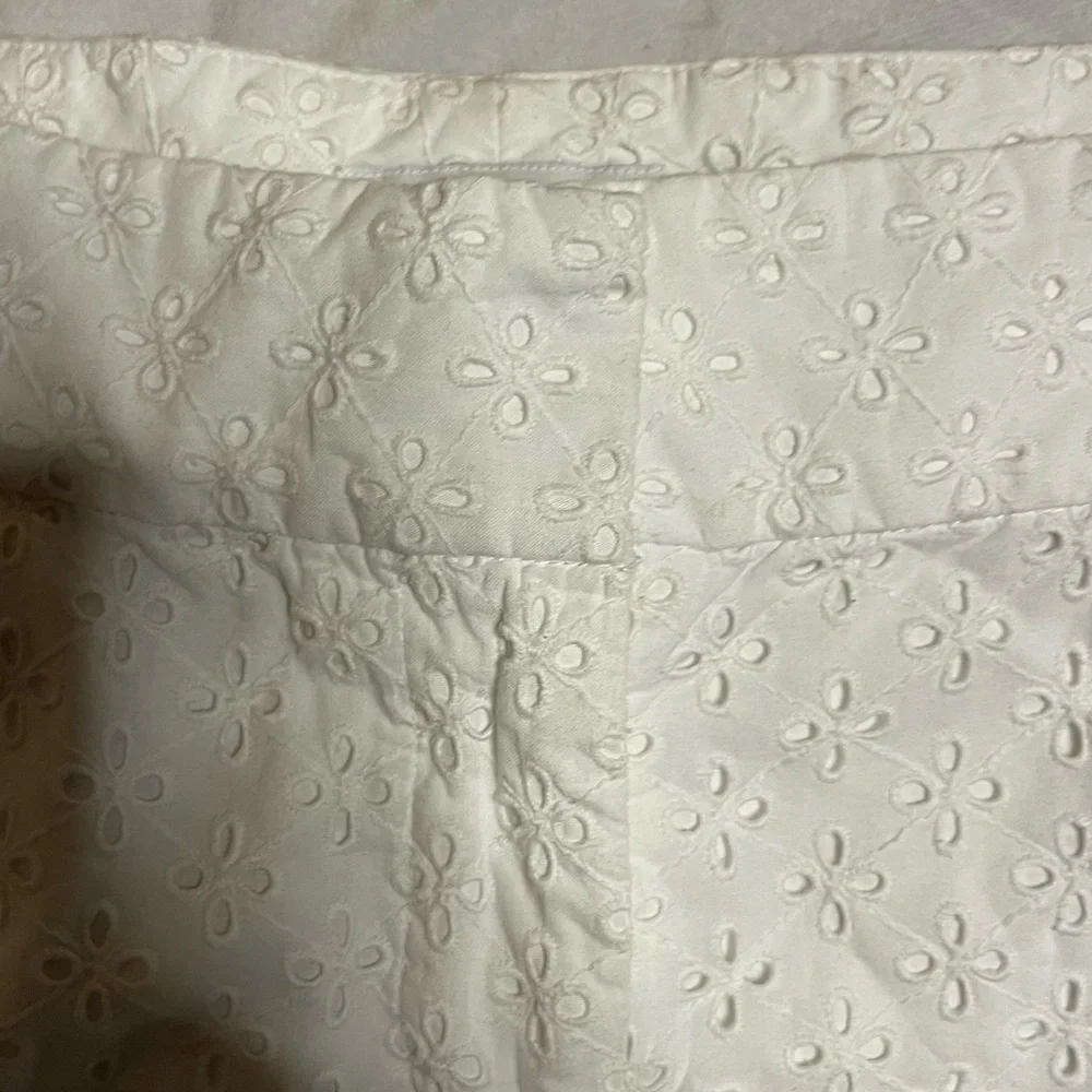 Vineyard Vines Shorts Womens 10 White Floral Eyelet Classic 4